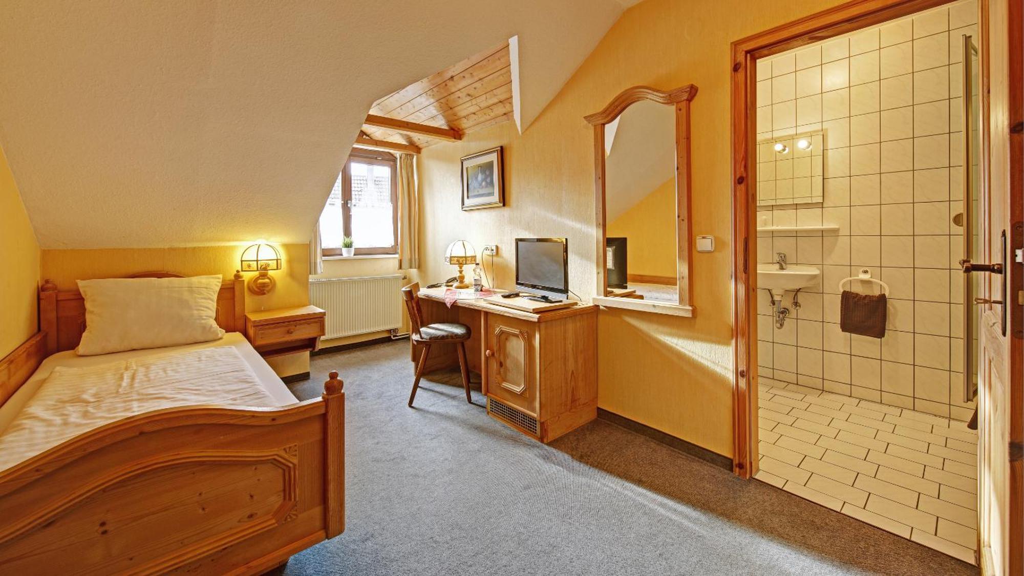 Landgasthof Falken Huttlingen Номер фото