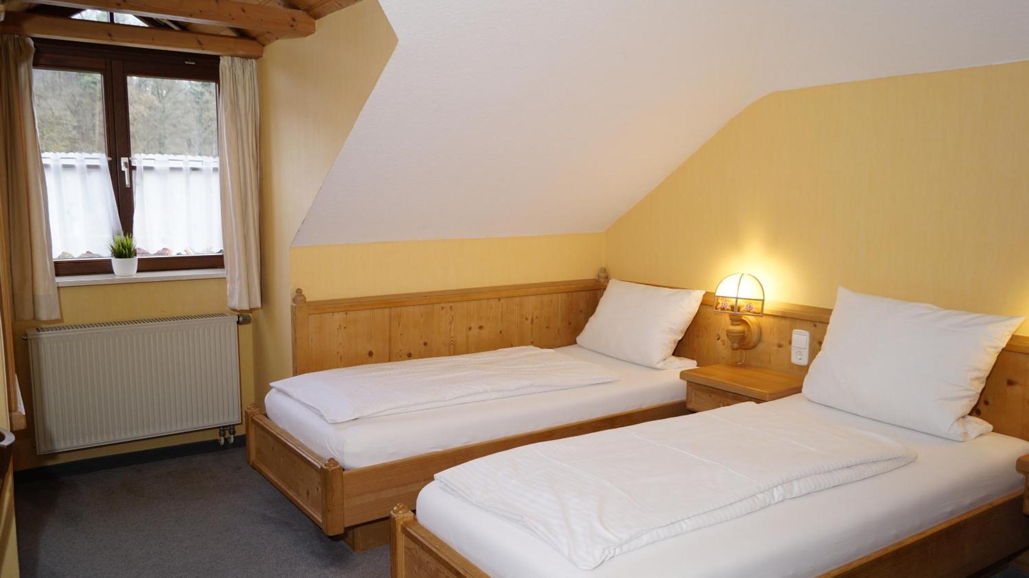 Landgasthof Falken Huttlingen Номер фото