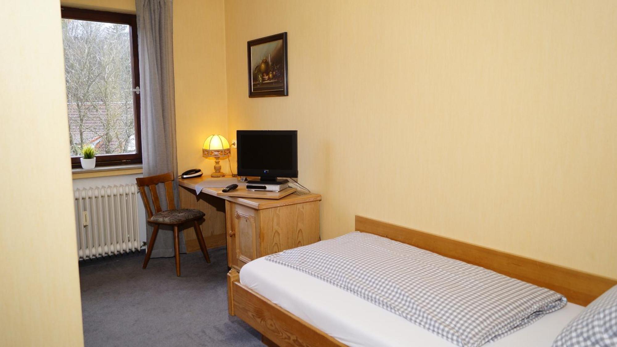 Landgasthof Falken Huttlingen Номер фото
