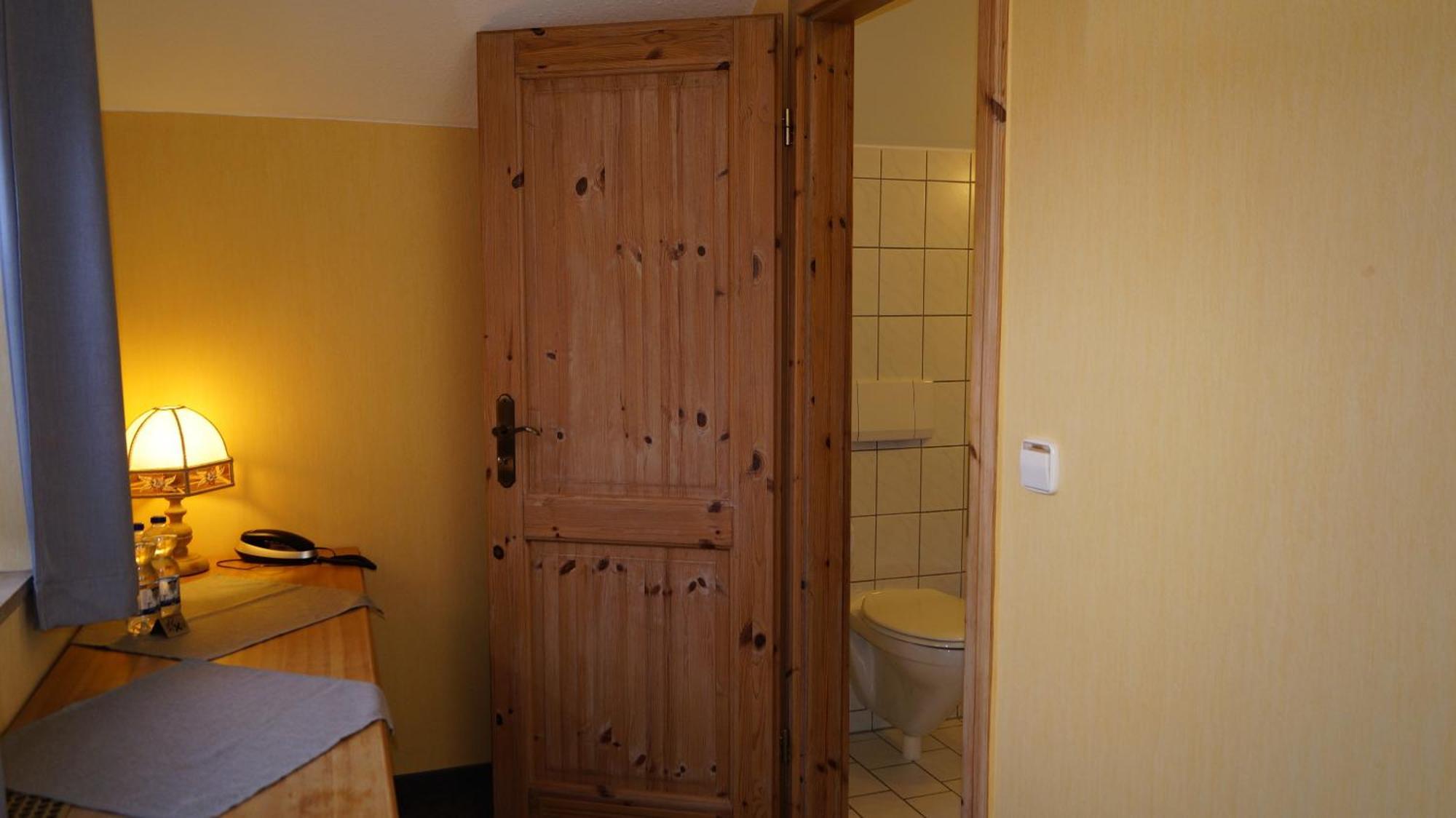 Landgasthof Falken Huttlingen Номер фото